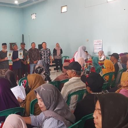 Penyerahan 720 Sertifikat masal PTSL